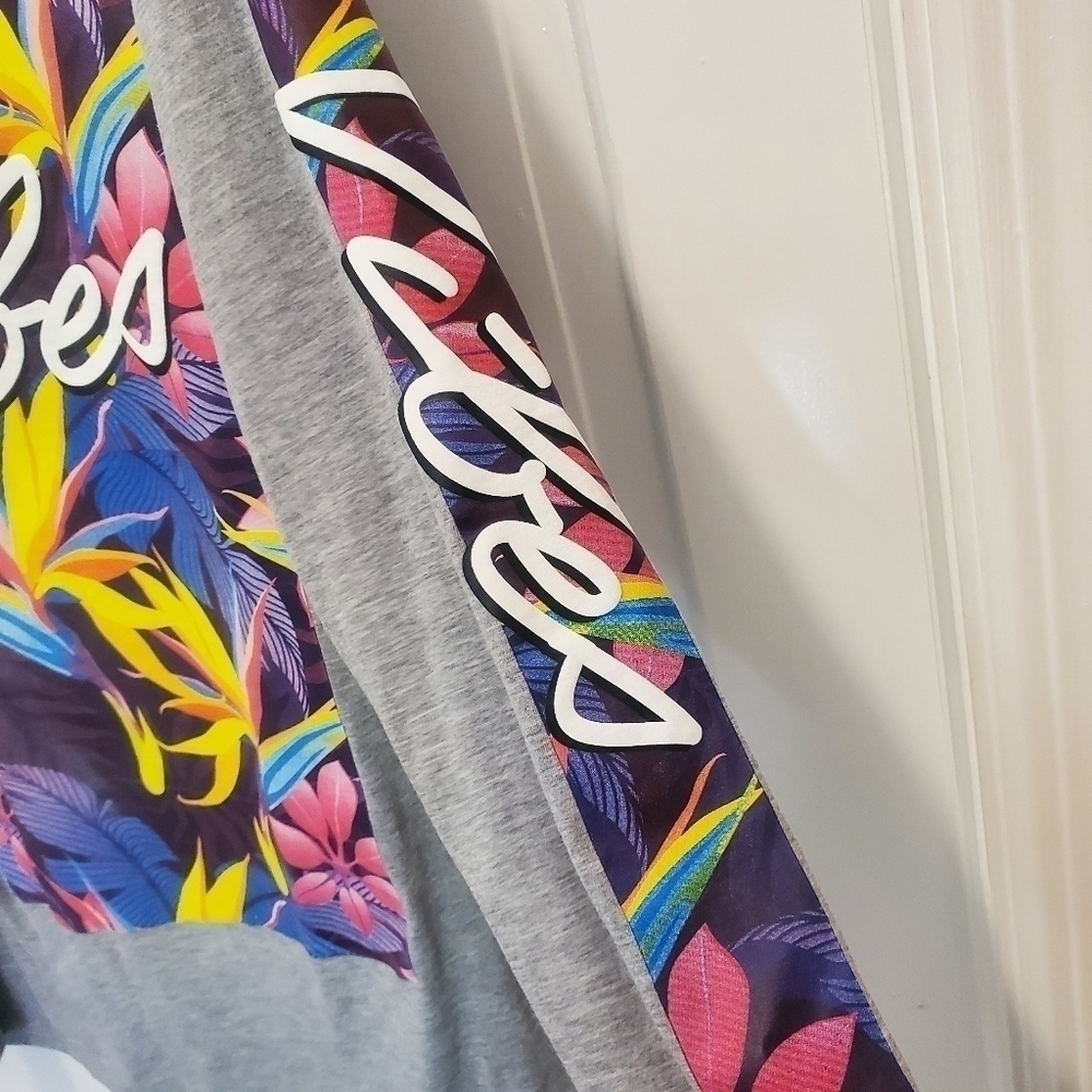 Bailey Apparel "Vibes" Colorful L/S Tee Shirt Size Large, Casual - Picture 2 of 5
